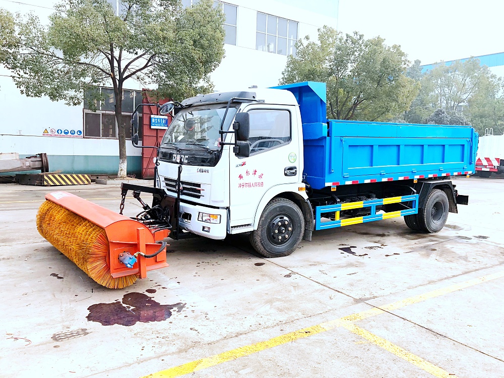 東風(fēng)大多利卡自卸垃圾車帶滾刷掃雪機